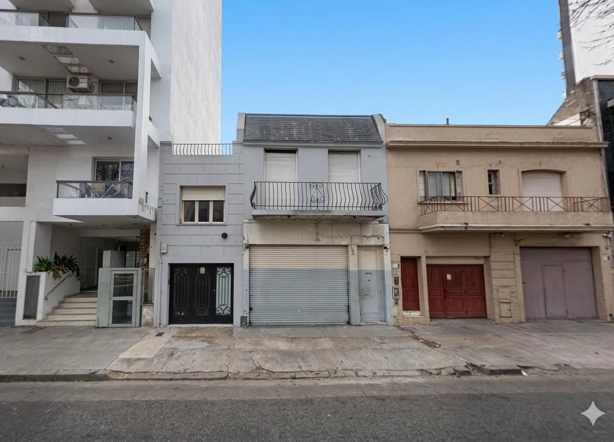Gran Casa Disponible Sobre Av Juan B. Justo!