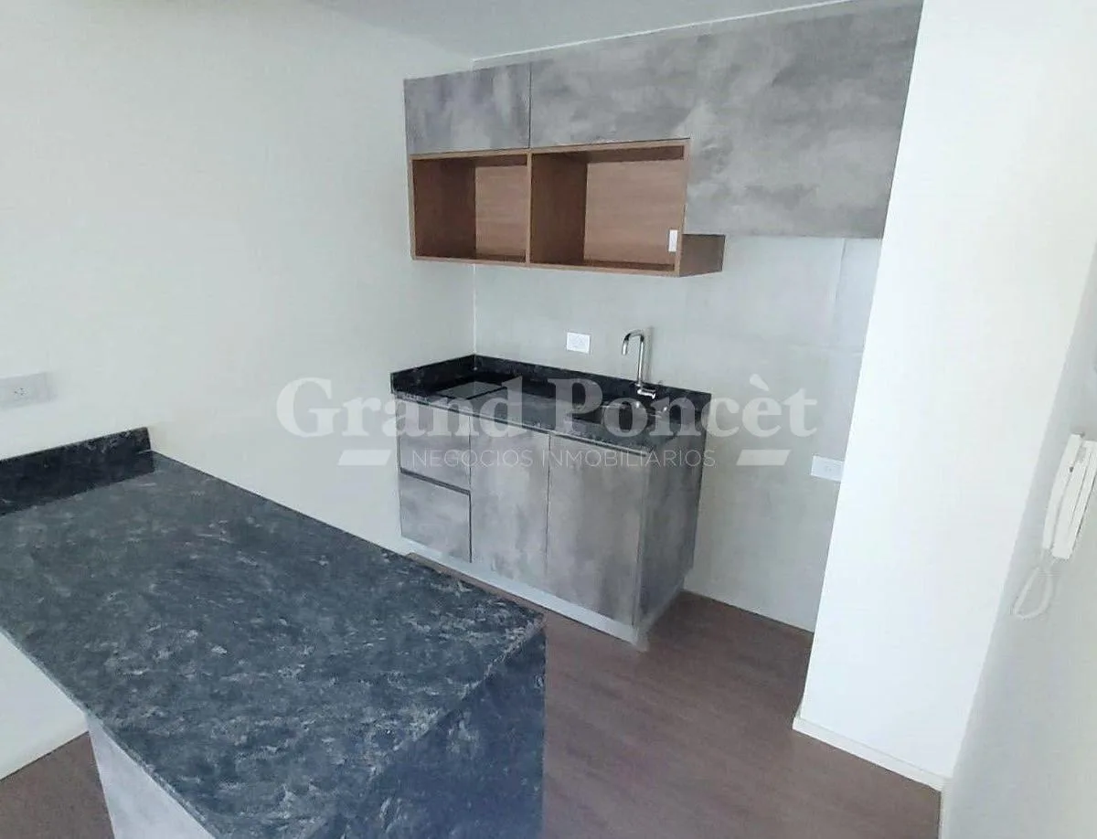Studio with balcony, Almagro