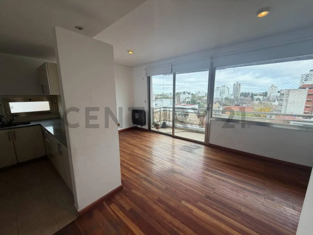 Departamento en Alquiler en La Plata de 2 Dorm., con Balcon y Cochera