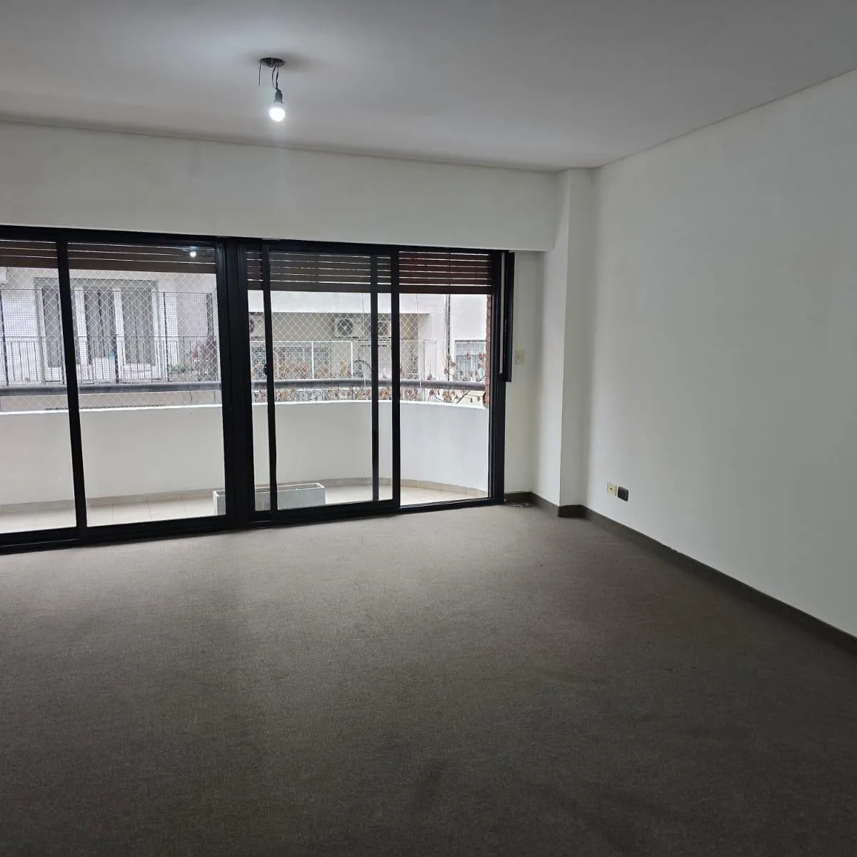 5th-floor front with balcony