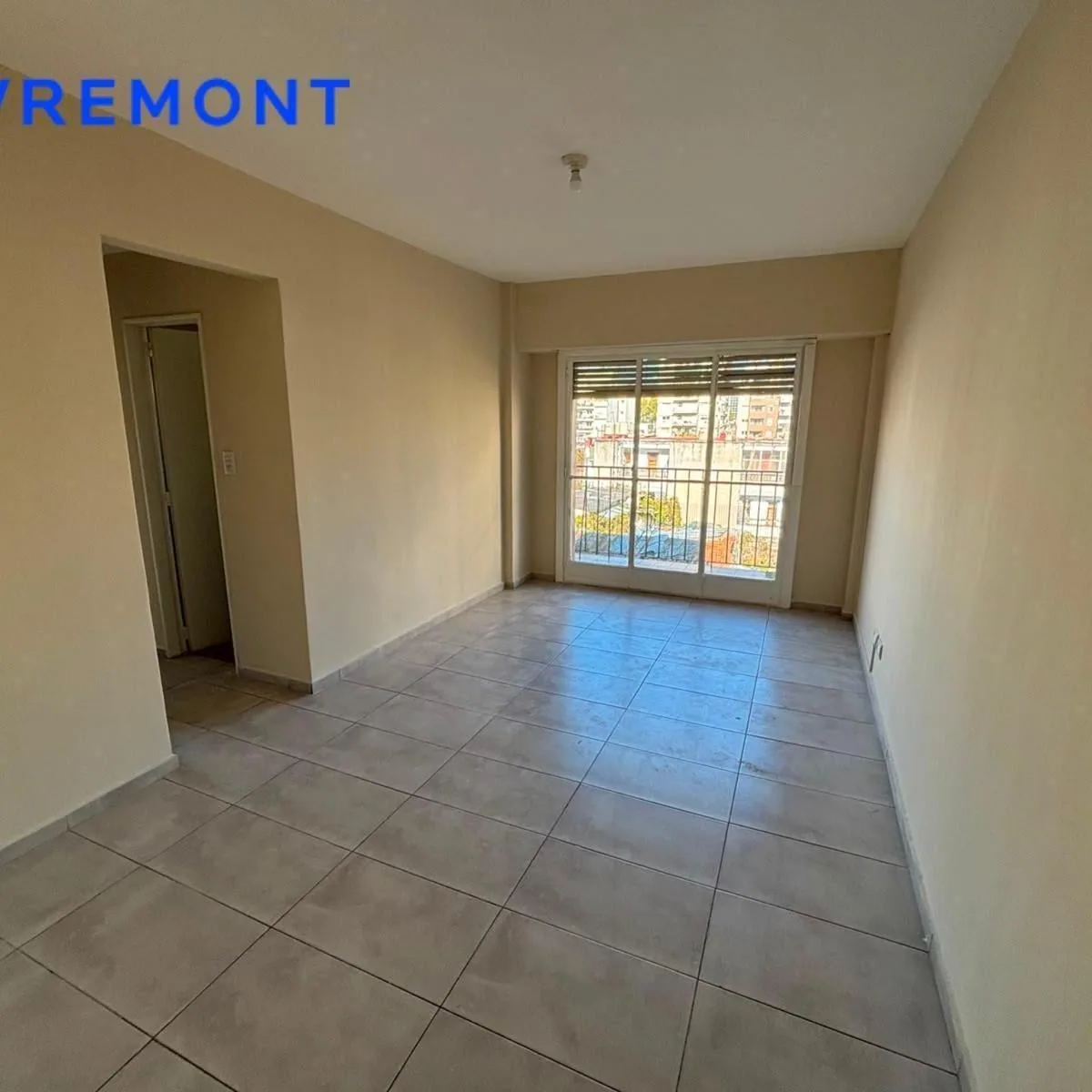 Alsina 2500. Departamento de 3 Ambientes en Alquiler con Balcón - Balvanera