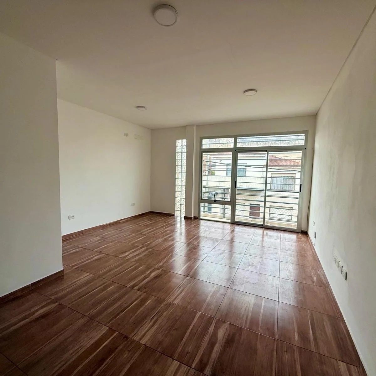 Studio with balcony and low fees