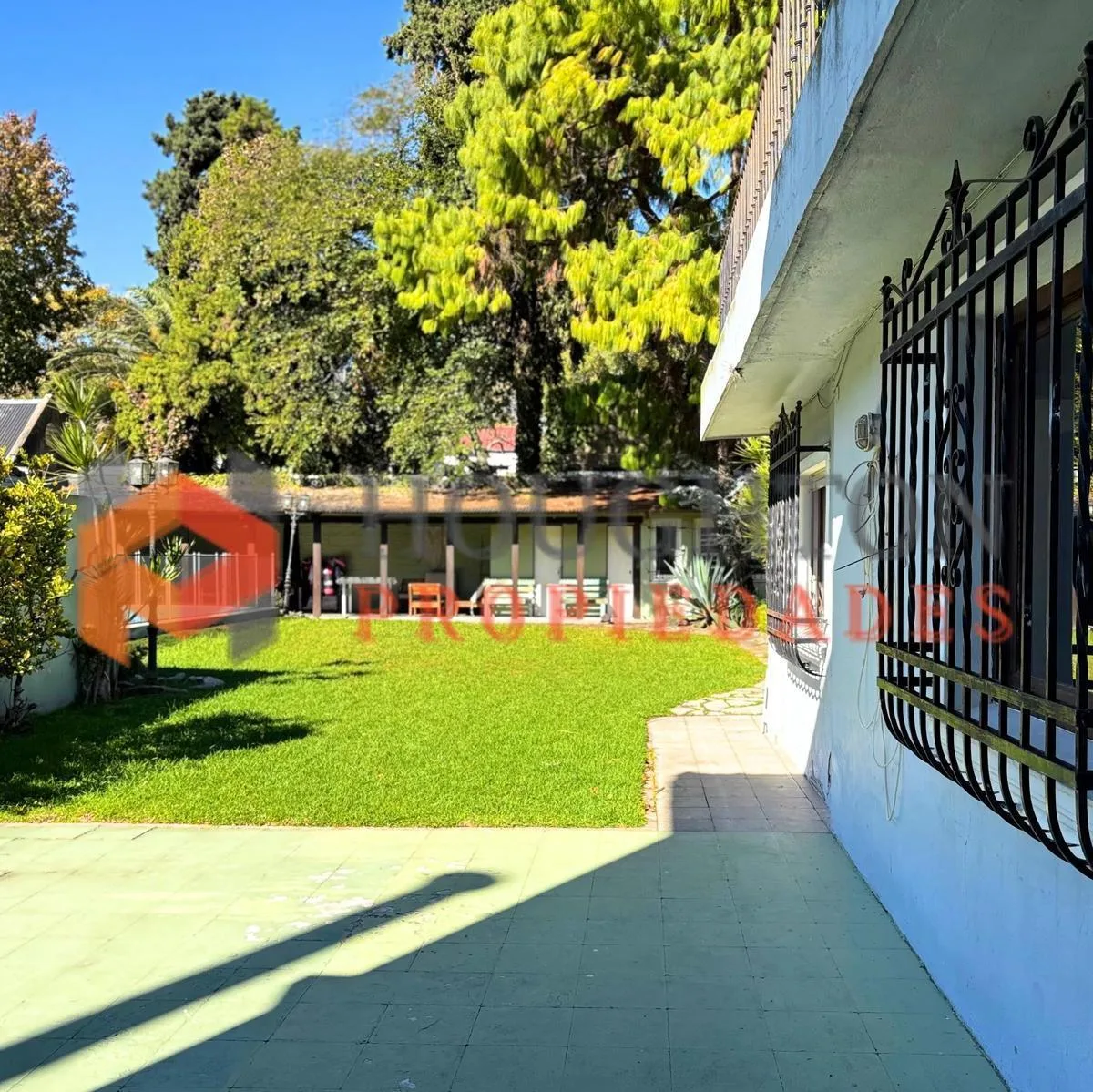 Casa en Alquiler 6 Ambientes con Jardín y Pileta en Florida