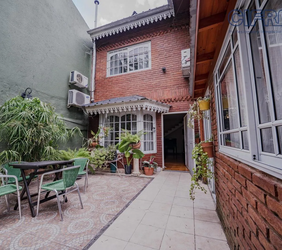 Житло: 4 спальні, Villa Pueyrredón