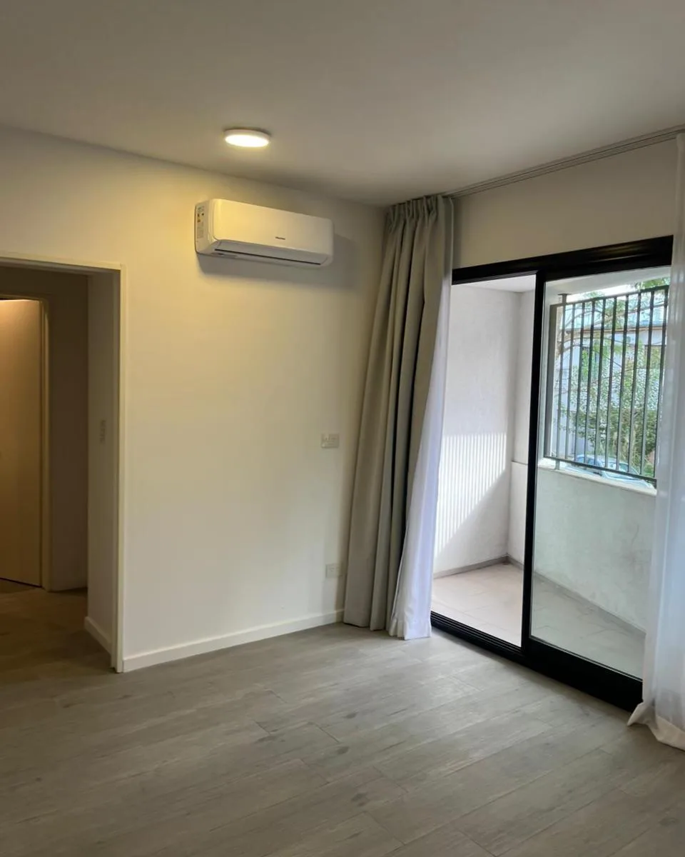 1 dormitorio, balcón y AC