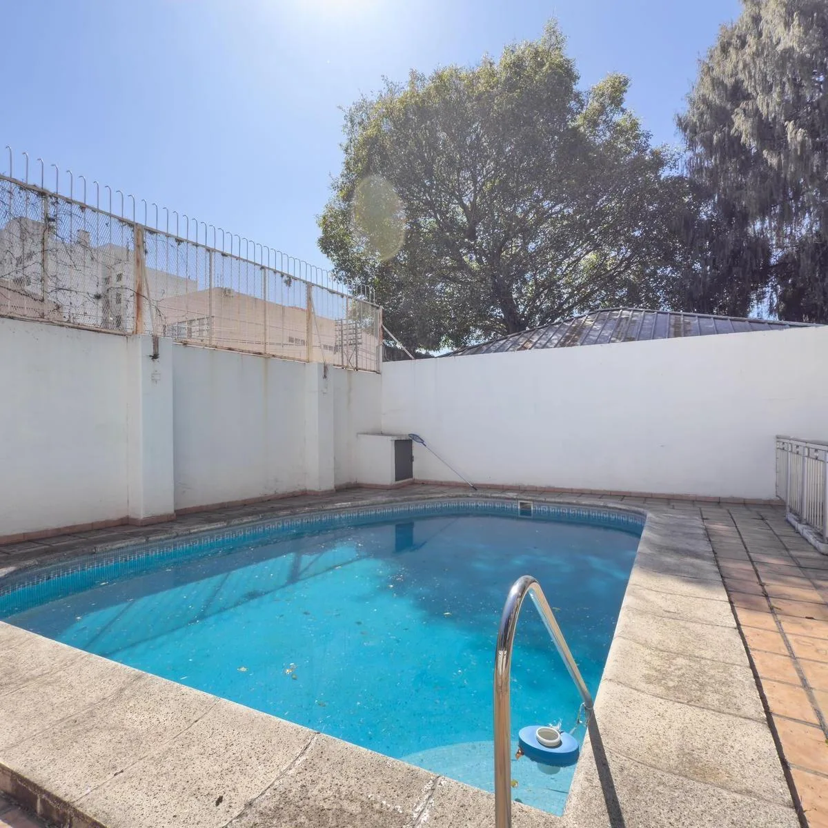 Departamento 3 Ambientes Alquiler con Balcon. Pileta. Jardin
