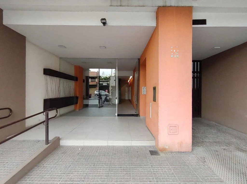 1 Ambiente Divisible. C/ Sum, Pileta, Solarium y Parrilla