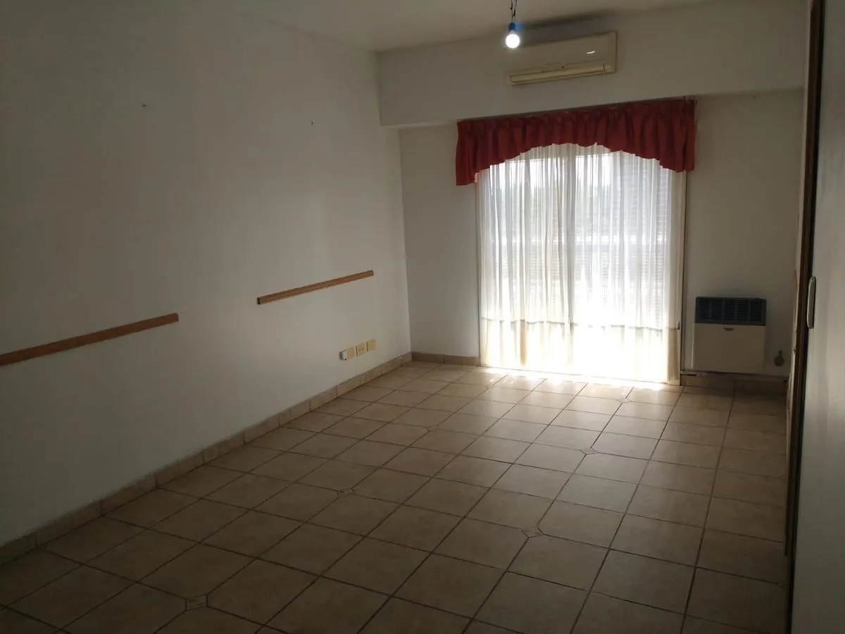 Departamento Tres Ambientes con Cochera en Venta en Sarandi