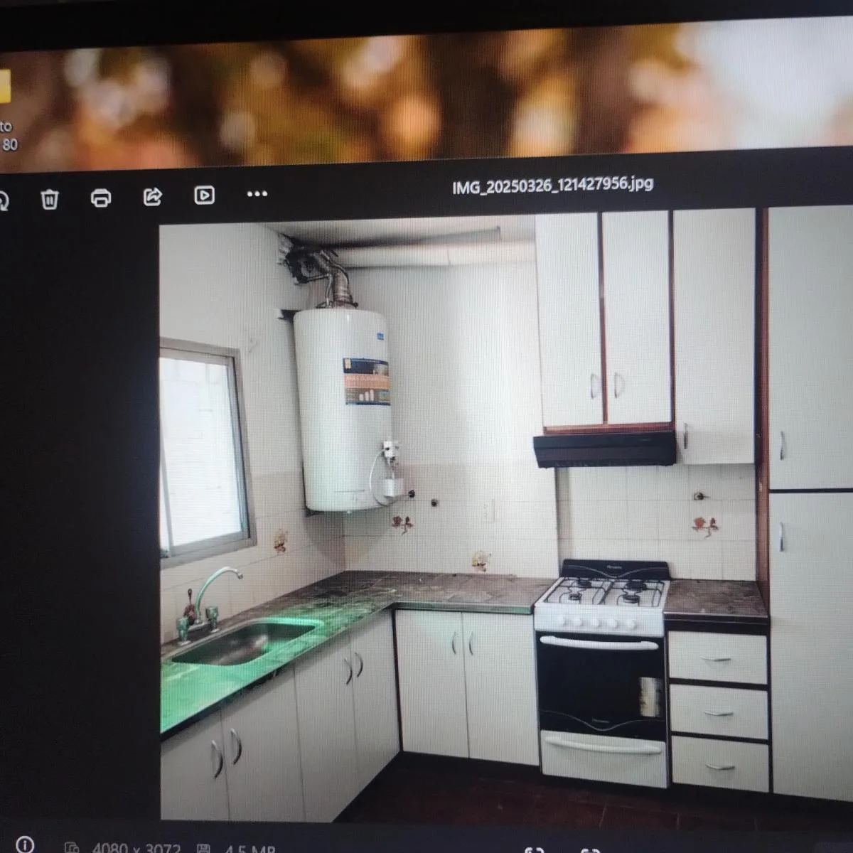 2 dormitórios, pátio e cozinha equipada