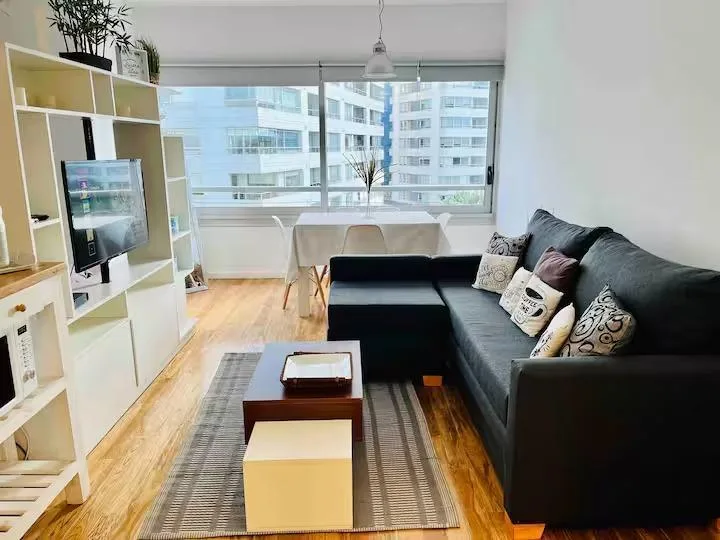 Puerto Madero, king bed and pool