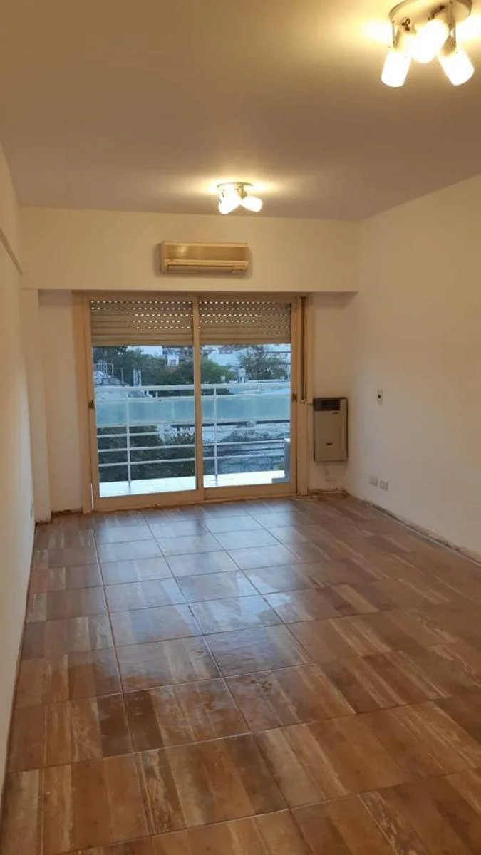 Hermoso Departamento Dos Ambientes Al Frente con Balcón en Donato Alvarez 1535