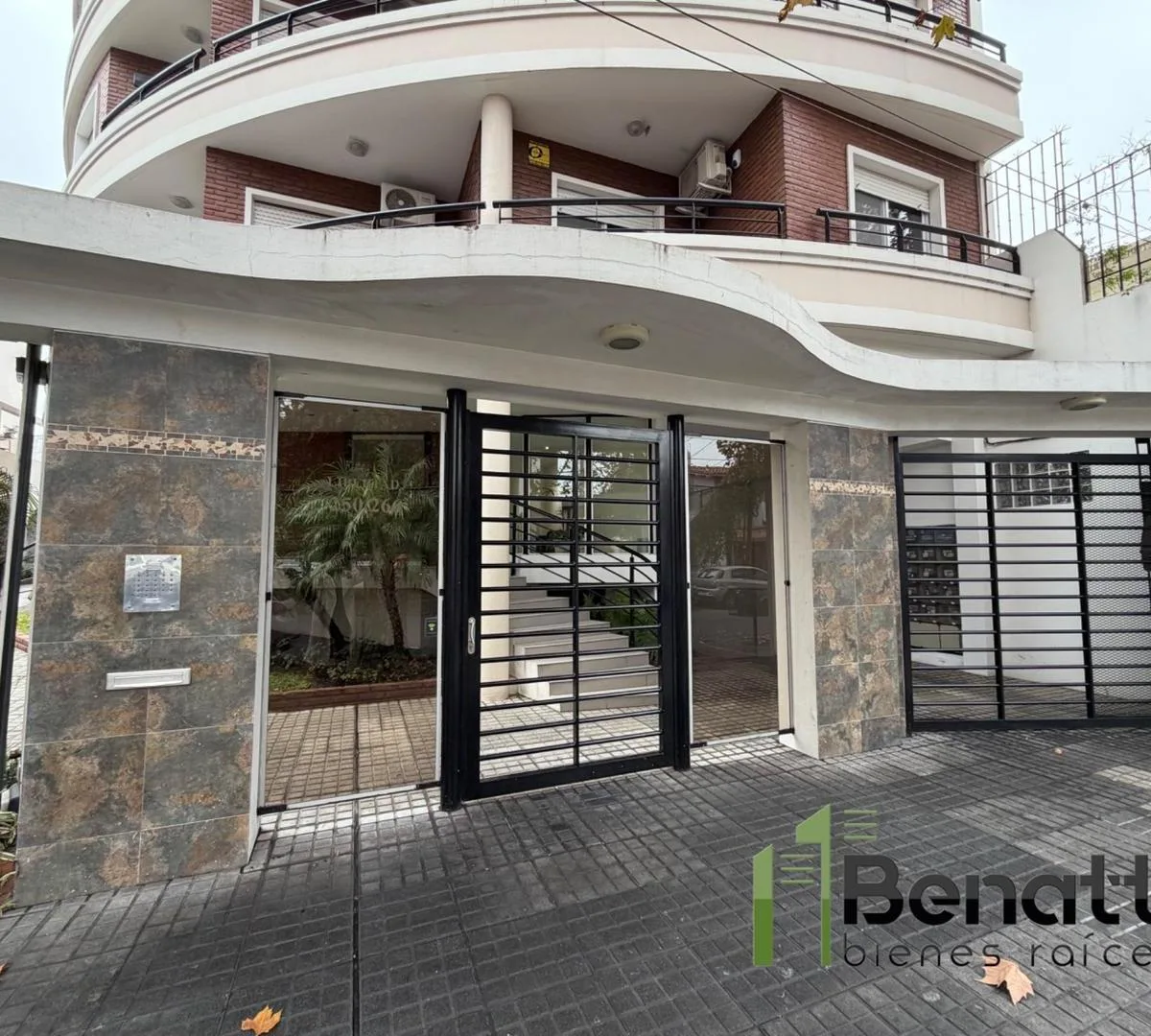 Ground floor front studio, 25 m²