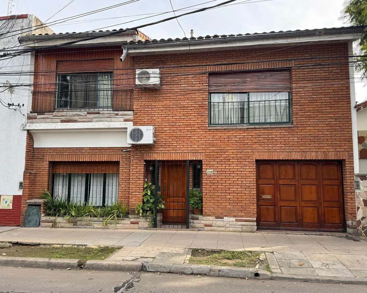 Casa em Olivos com jardim