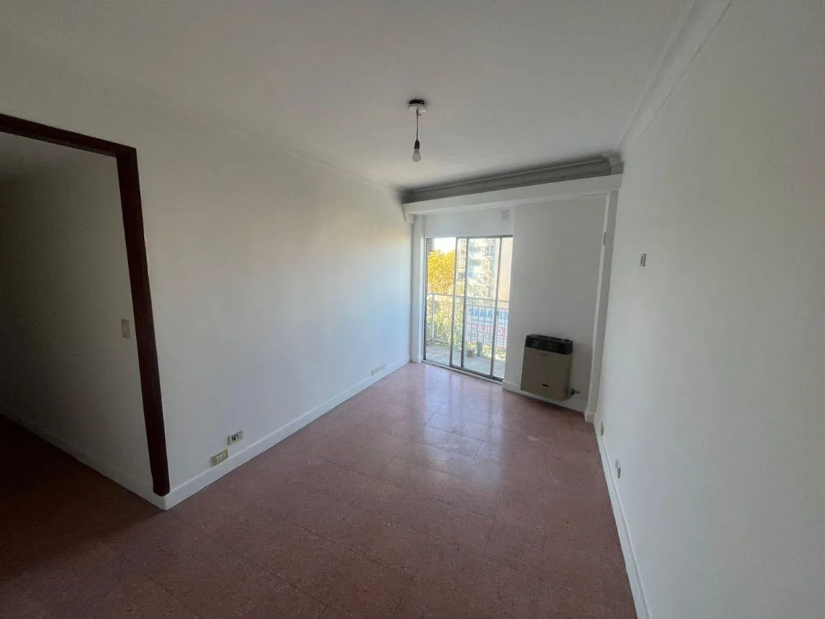 Departamento de 3 Ambientes Al Frente con Balcon