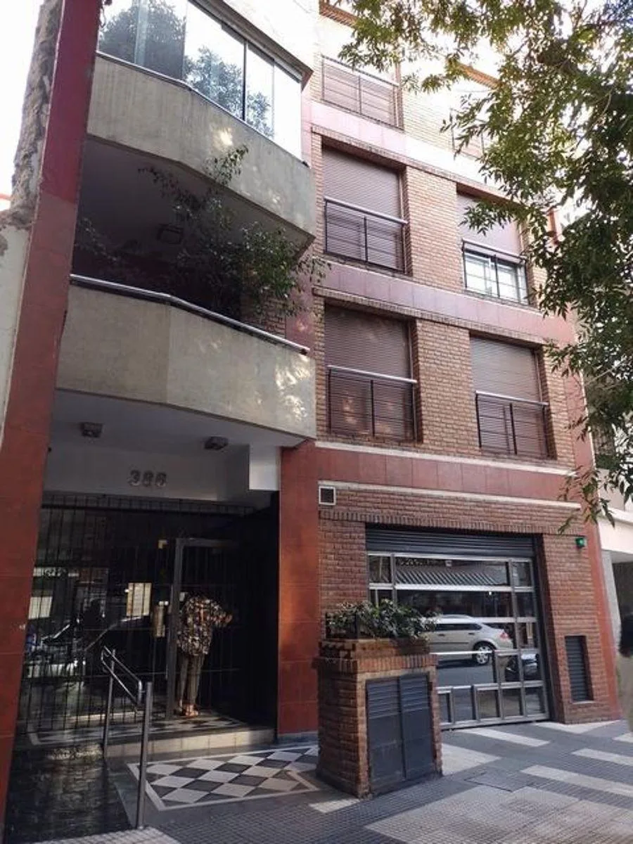 Buen Depto. 3 Ambientes C/ Living Comedor y Balcón Aterrazado con Parrilla
