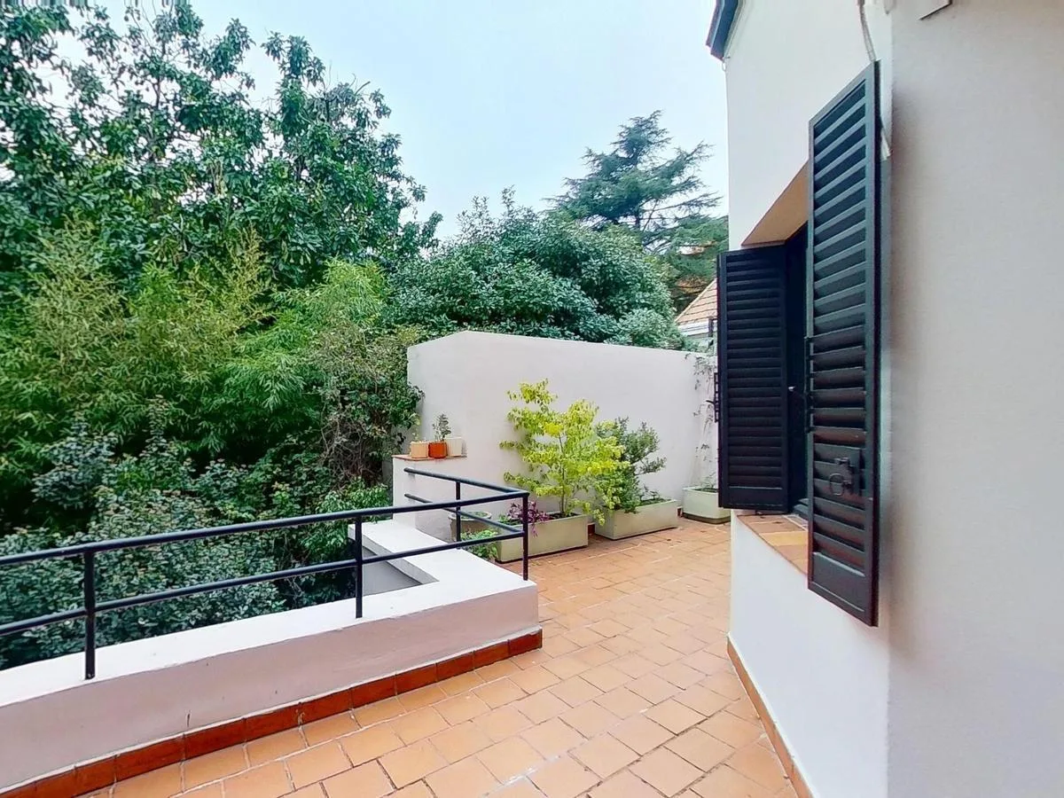 Triplex 4 bedrooms, 3 baths