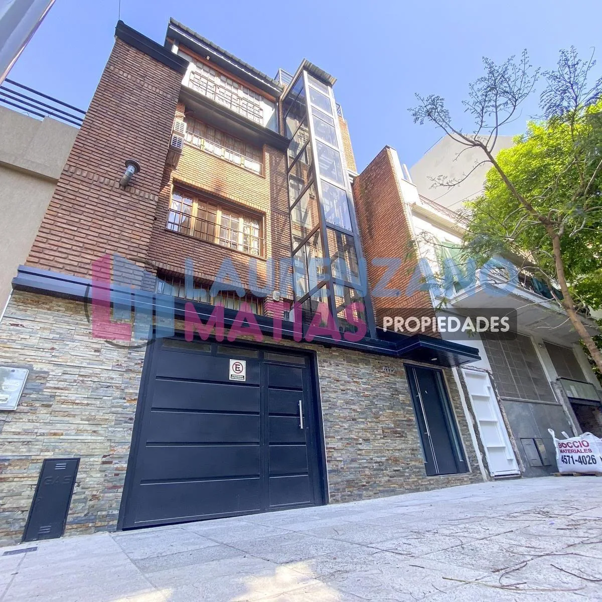 Venta o Alquiler - Casa 5 Amb. con Patio, Tza, Cochera y Ascensor en Villa Devoto