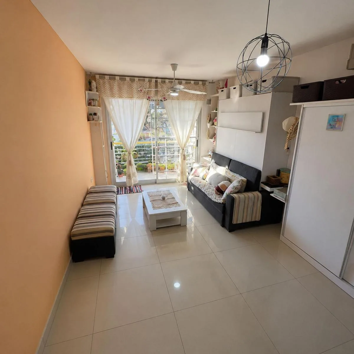 Studio mobiliado com varanda
