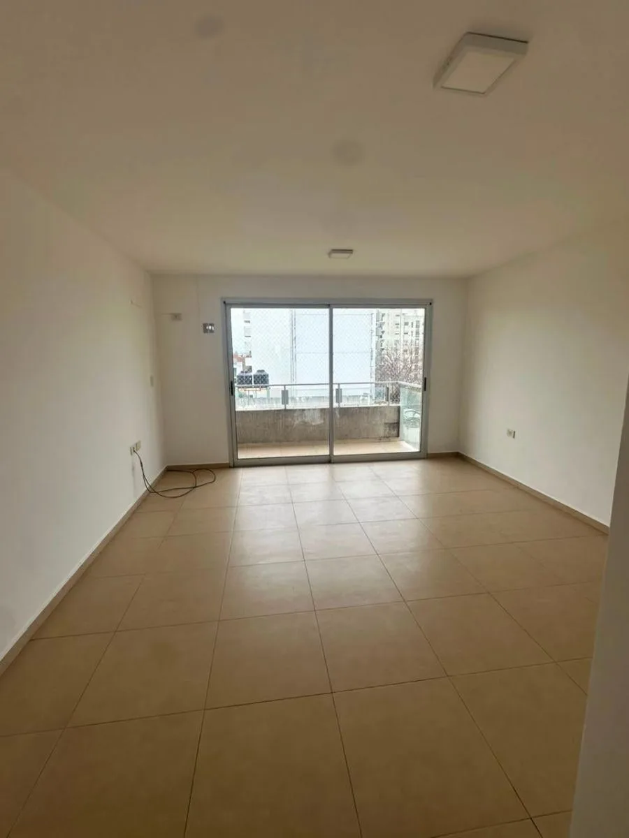 Se Alquila Amplio Depto en La Plata 1 Habitación con Cochera