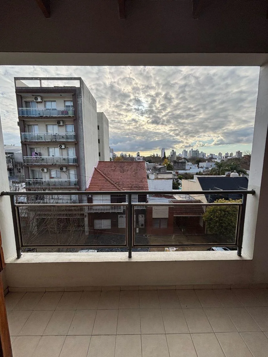 Alquiler 1 Dormitorio - 3° Piso por Escalera y Cochera
