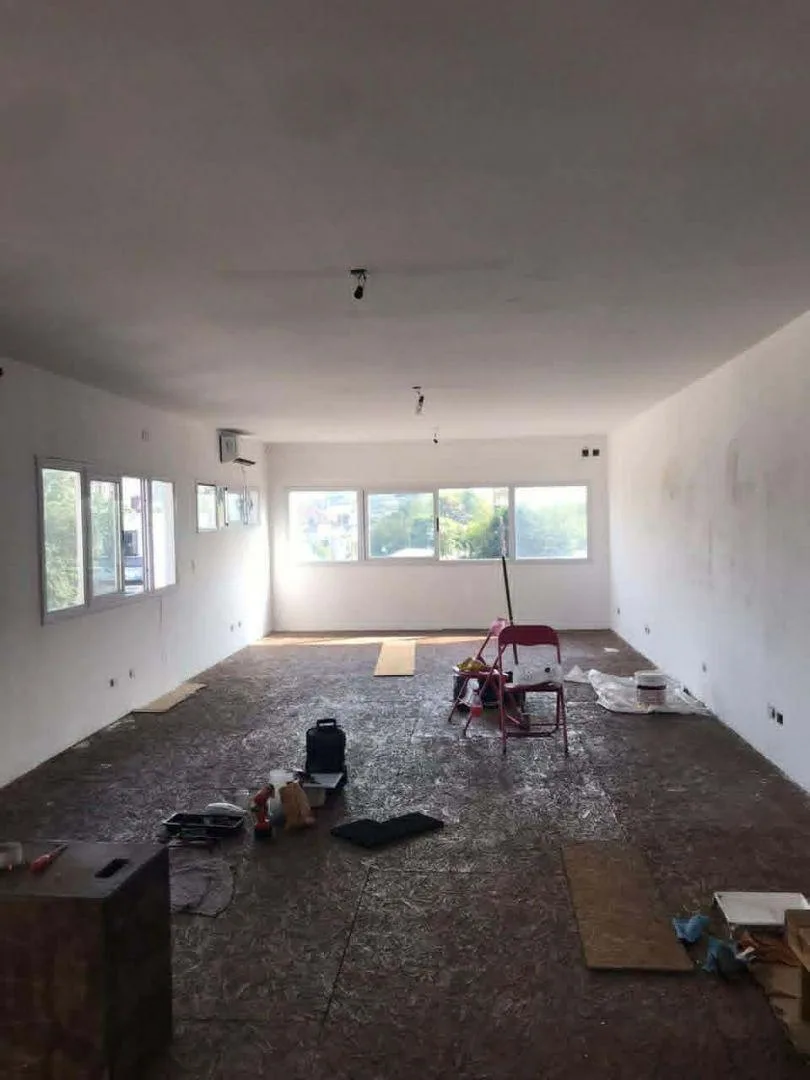 Local. | Av Rivadavia Al 21800