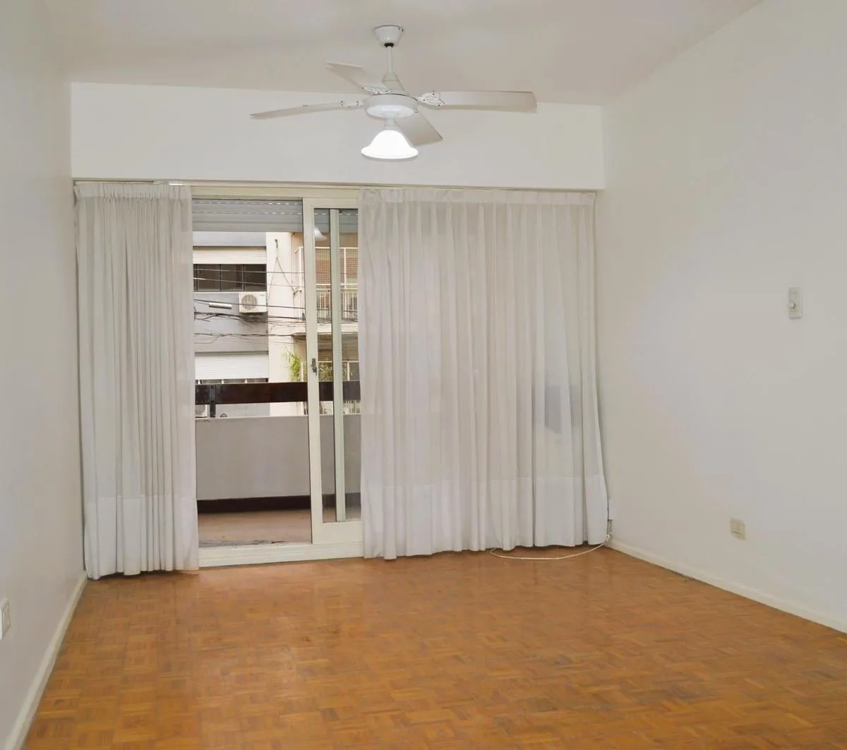 1 dormitorio, balcón al frente