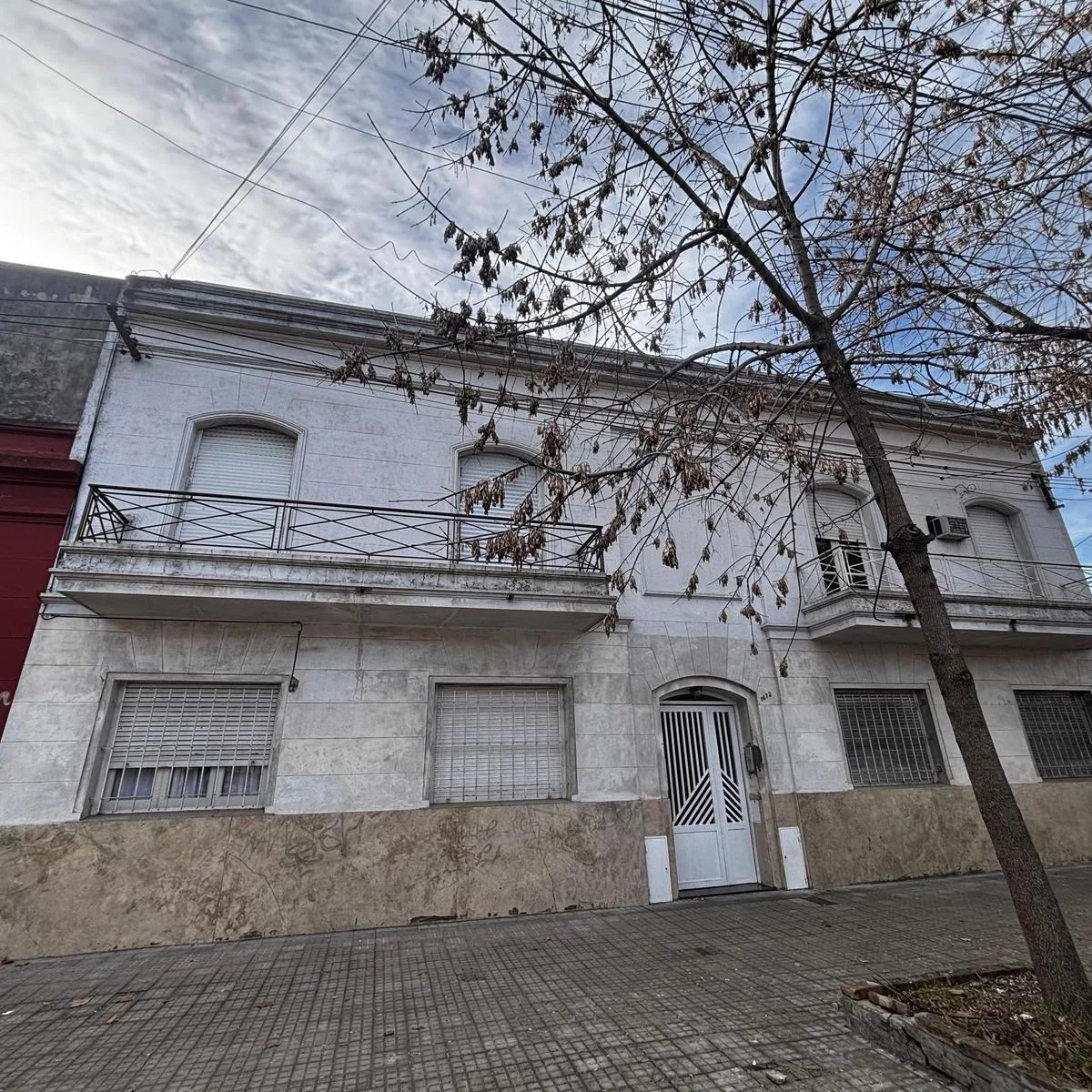 2 dormitorios con balcón