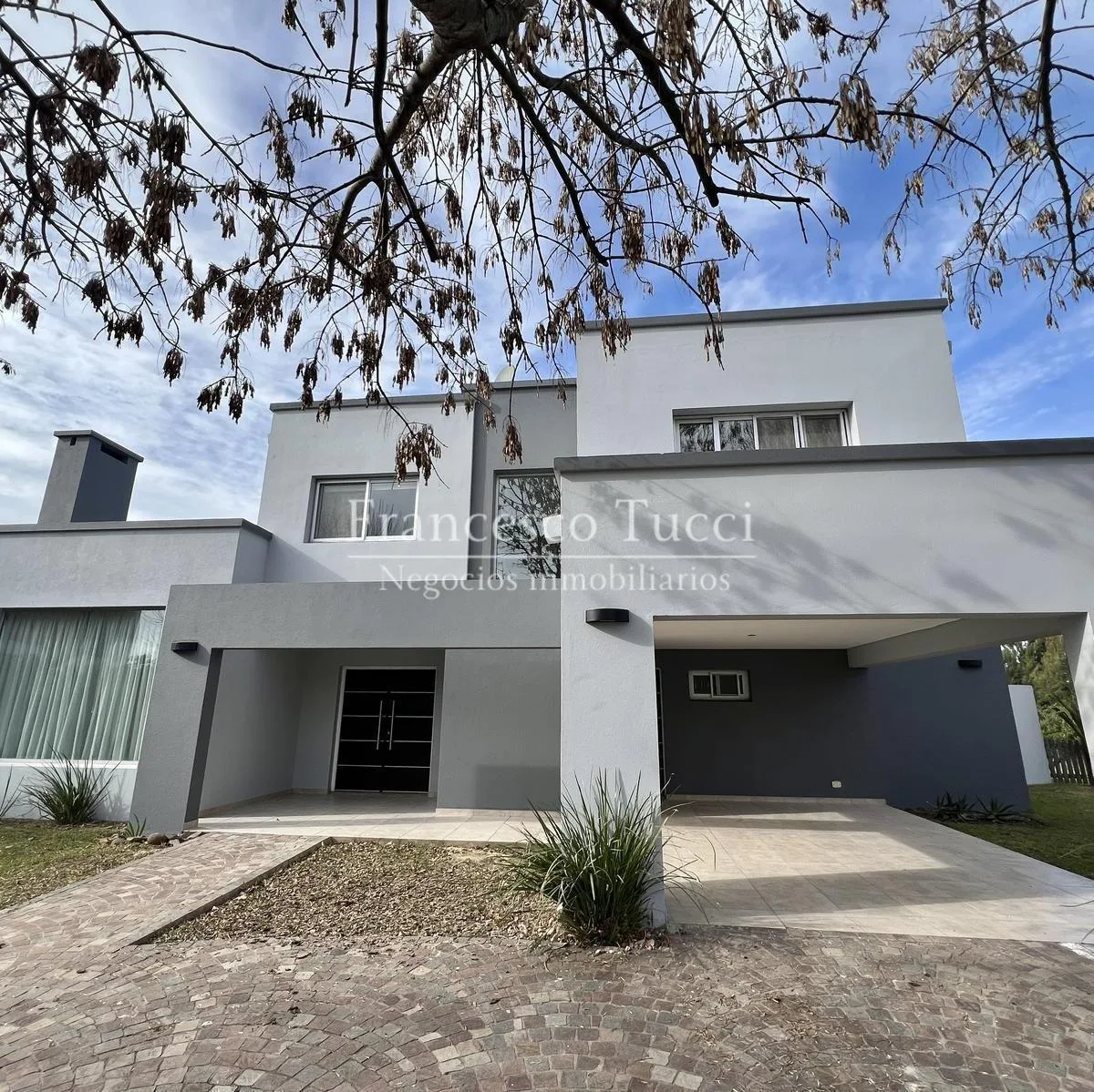 Casa en Venta / Alquiler 5 Ambientes Lote Central en Terravista