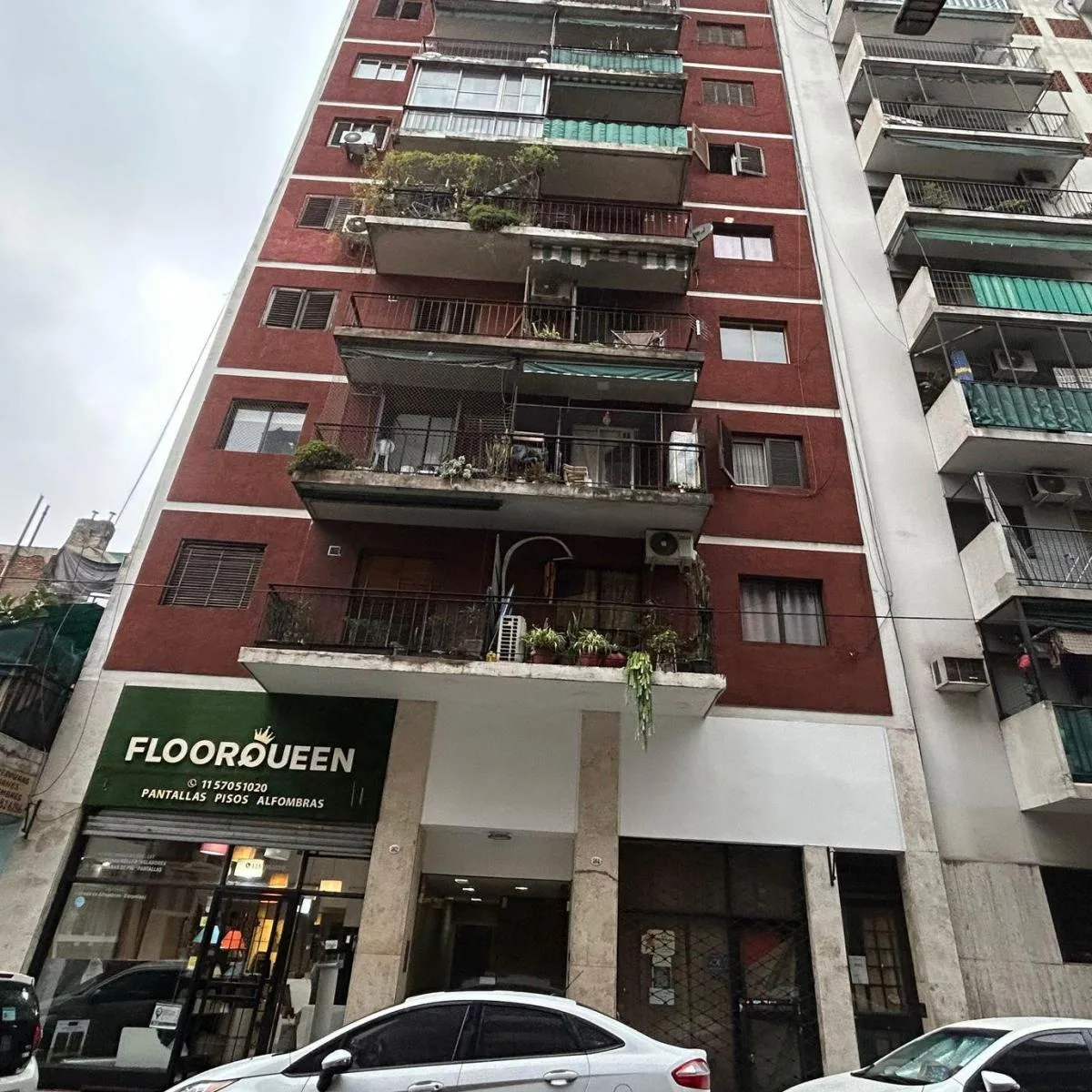 2-room Monserrat, French balcony