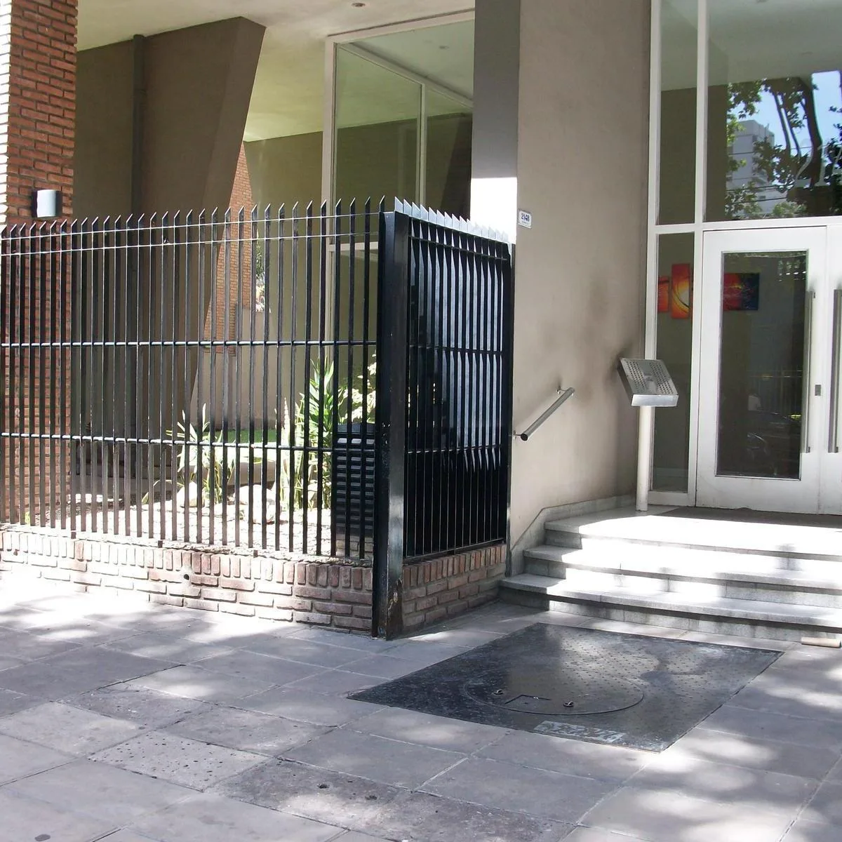 Departamento de Dos Ambientes con Balcón en Torre, Pileta y Jardín Perimetral