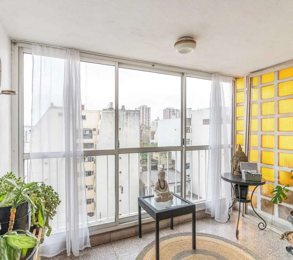 4 bedrooms, enclosed balcony, parking