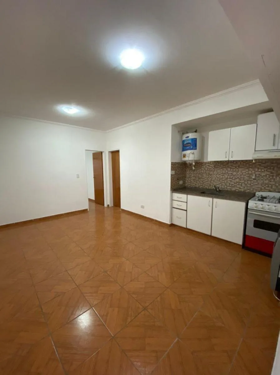 Departamento Dos Ambientes con Cochera en Alquiler en Villa Luzuriaga