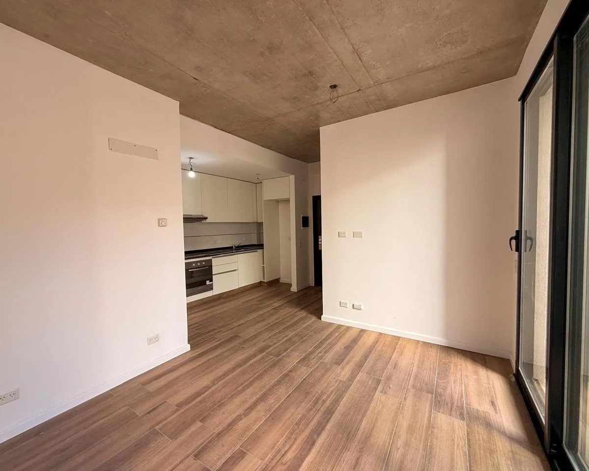 Monoambiente a estrenar con patio