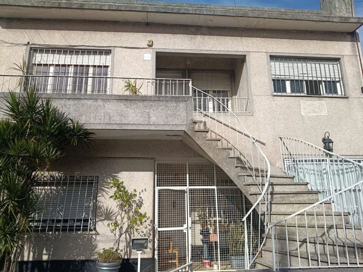 PH 3 dormitorios con patio y terraza
