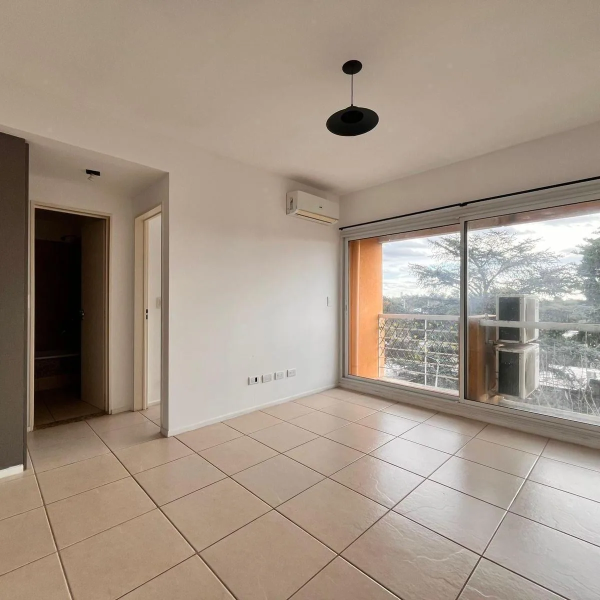 1 bedroom, balcony and SUM