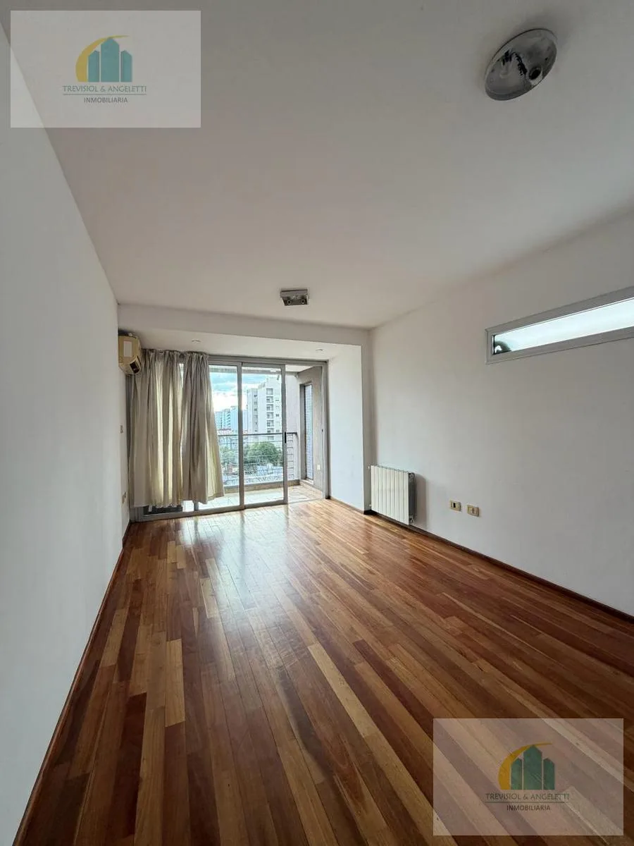 2 quartos com varanda para a Plaza