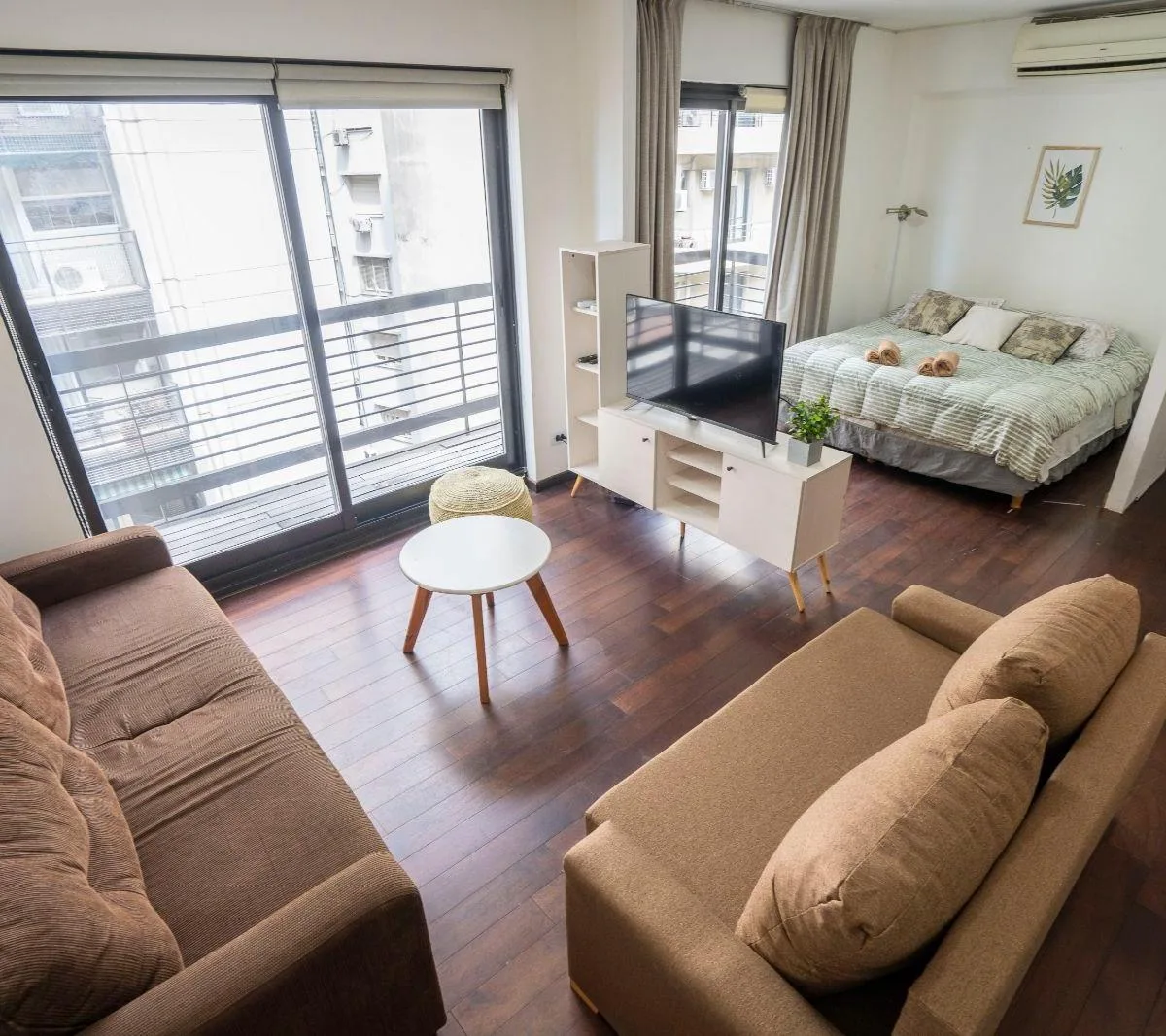 Monoambiente con balcón y amenities