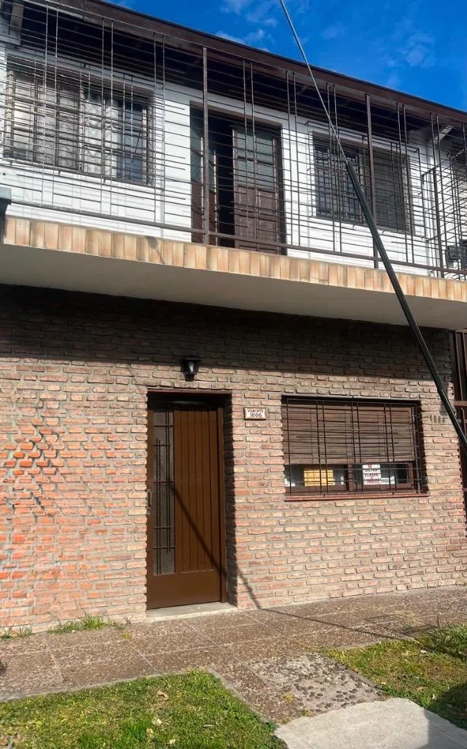2 plantas, balcón y patio