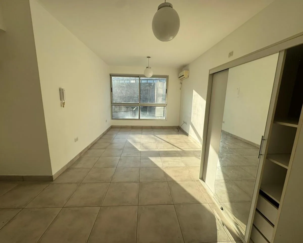 Front-facing studio with terrace