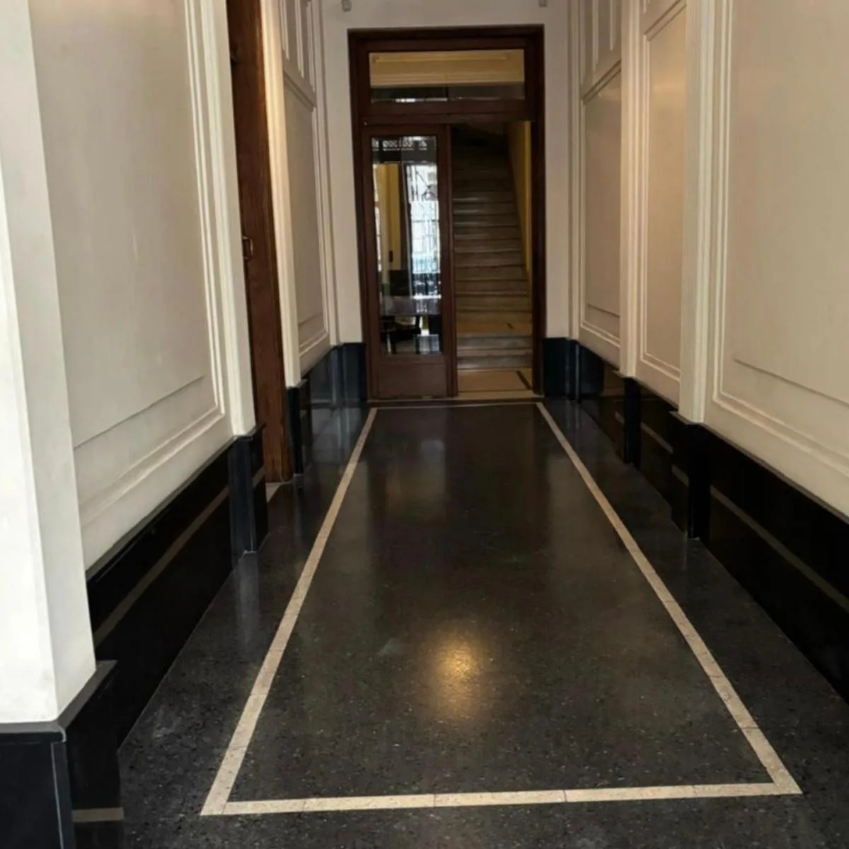 Se Alquila Piso con Balcón Al Frente