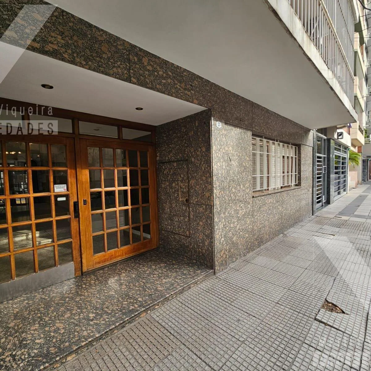 Alquiler de Tres Ambientes en Planta Baja con Dos Patios. Púan y Entre Ramon Falcon y Alberdi