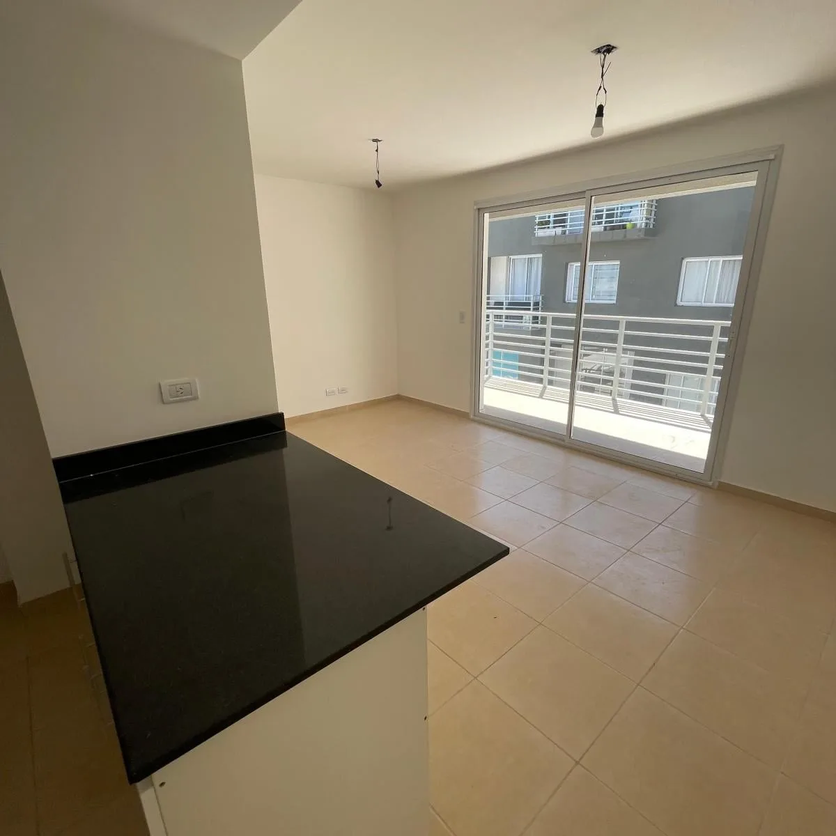 Departamento 3 Ambientes con Cochera en Alquiler, Complejo Solares, Moreno