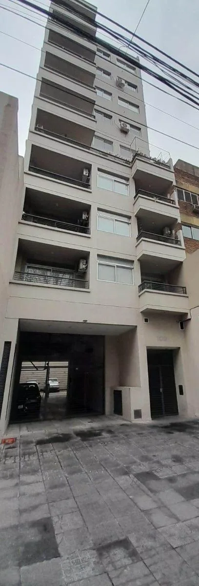 Departamento de 60 m&sup2; con 2 Dorm. en Alquiler en Caballito. Cochera Fija