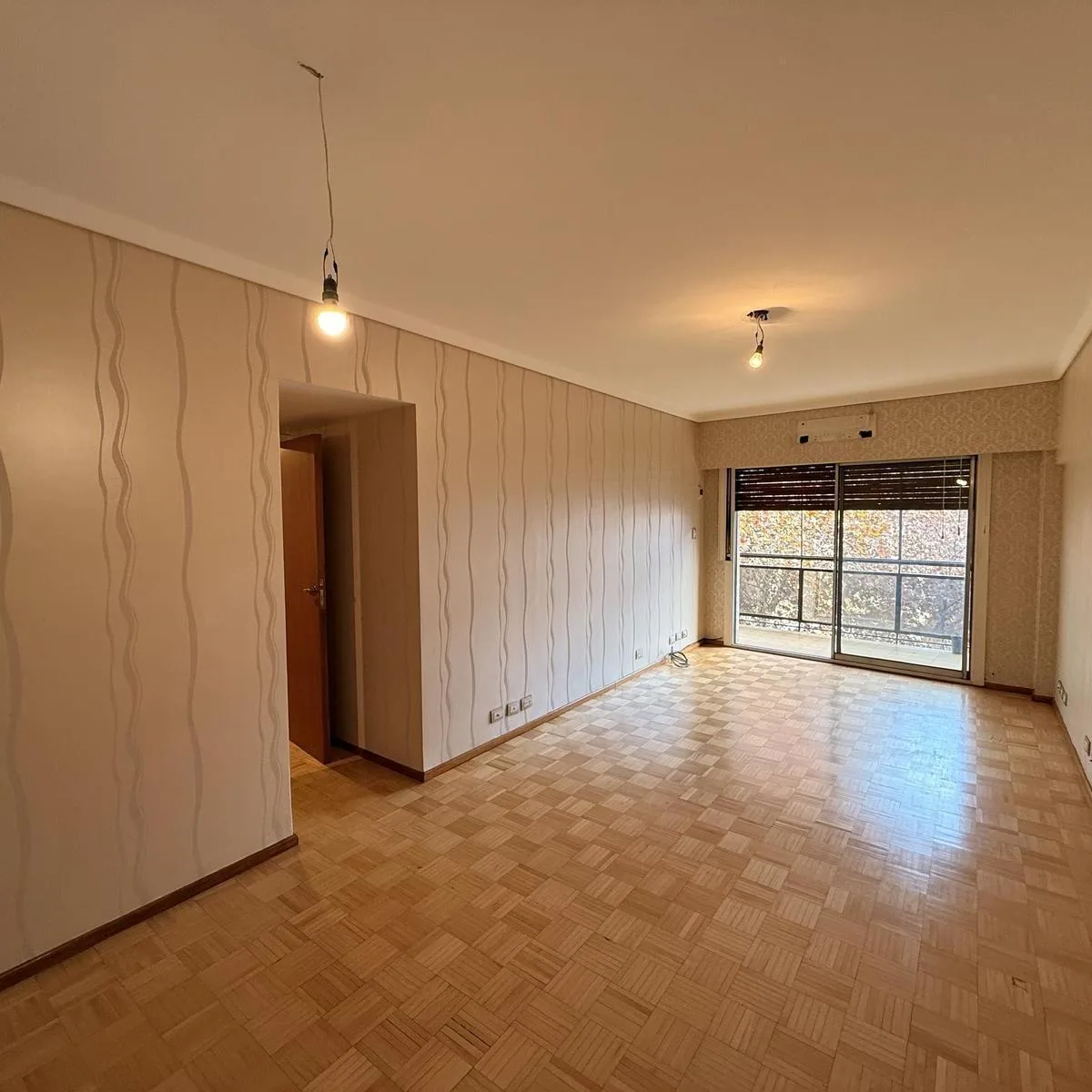Departamento 4 Ambientes con Dependencia en Alquiler en Caballito con Balcón Corrido