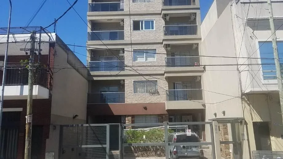 2 ambientes con balcón y cochera