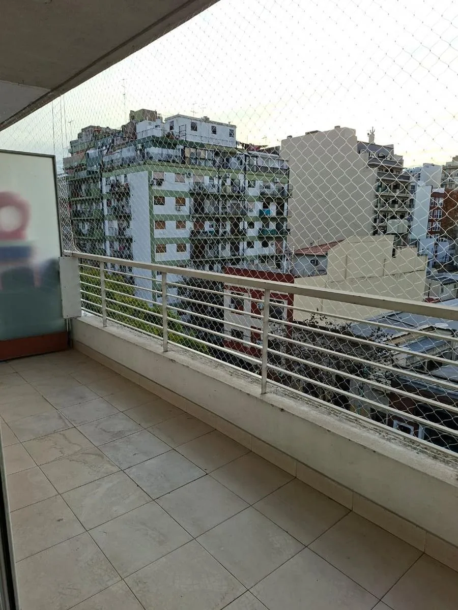 Alquiler Luminoso Dos Ambientes Sobre Av Directorio
