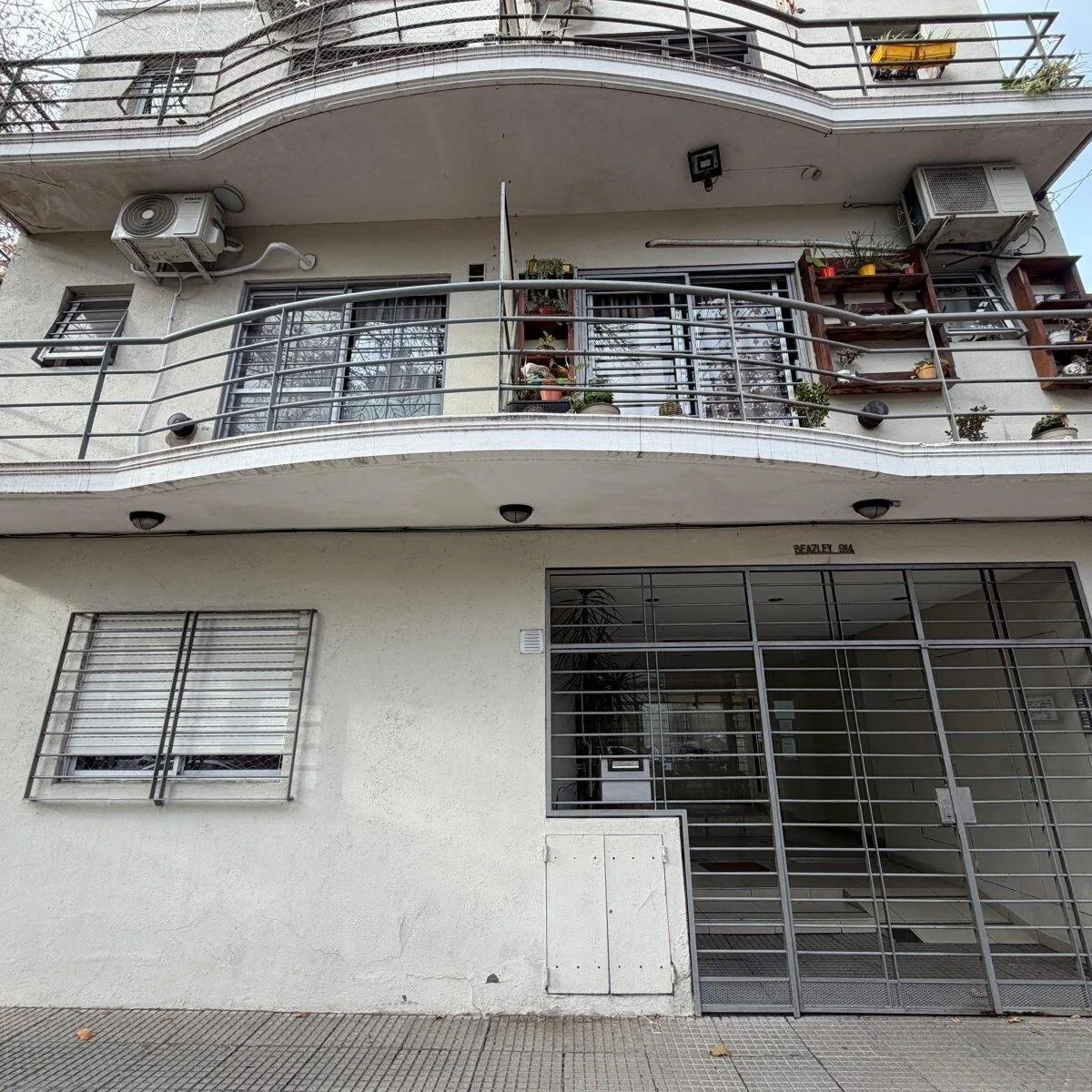 Hermoso Departamento de 2 Ambientes en Pb con Patio y Jardín