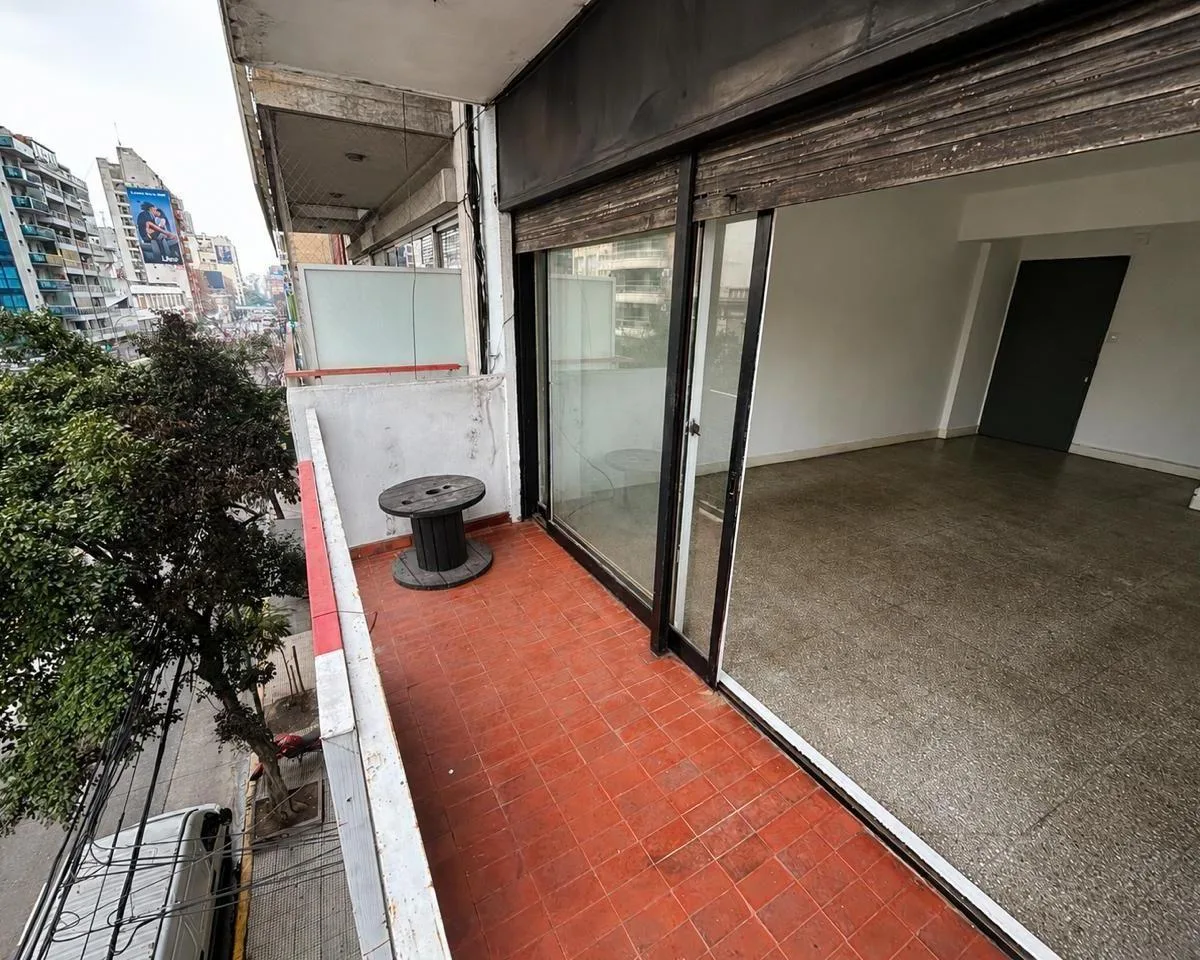 Balcón al frente, piso 3