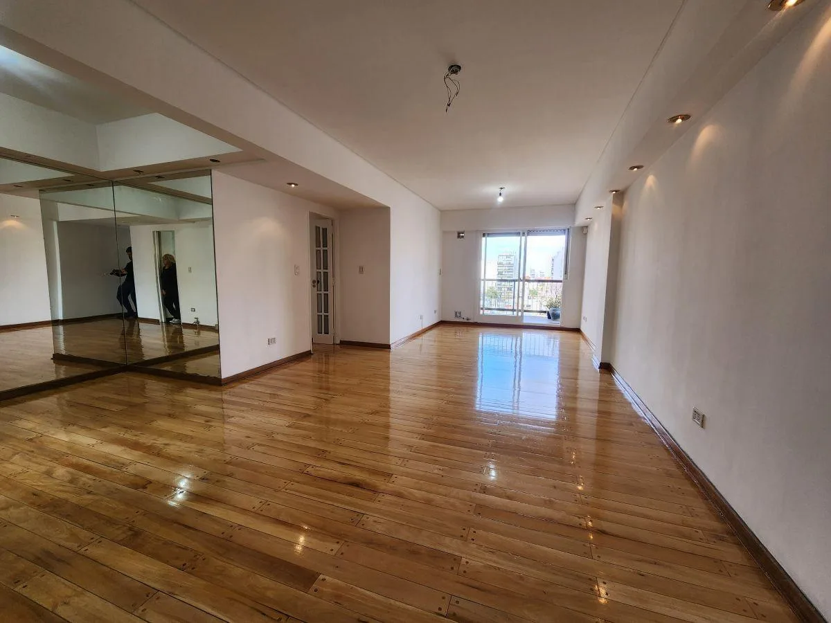 Departamento de 4 Ambientes C Balcon C Cochera en Alquiler Floresta