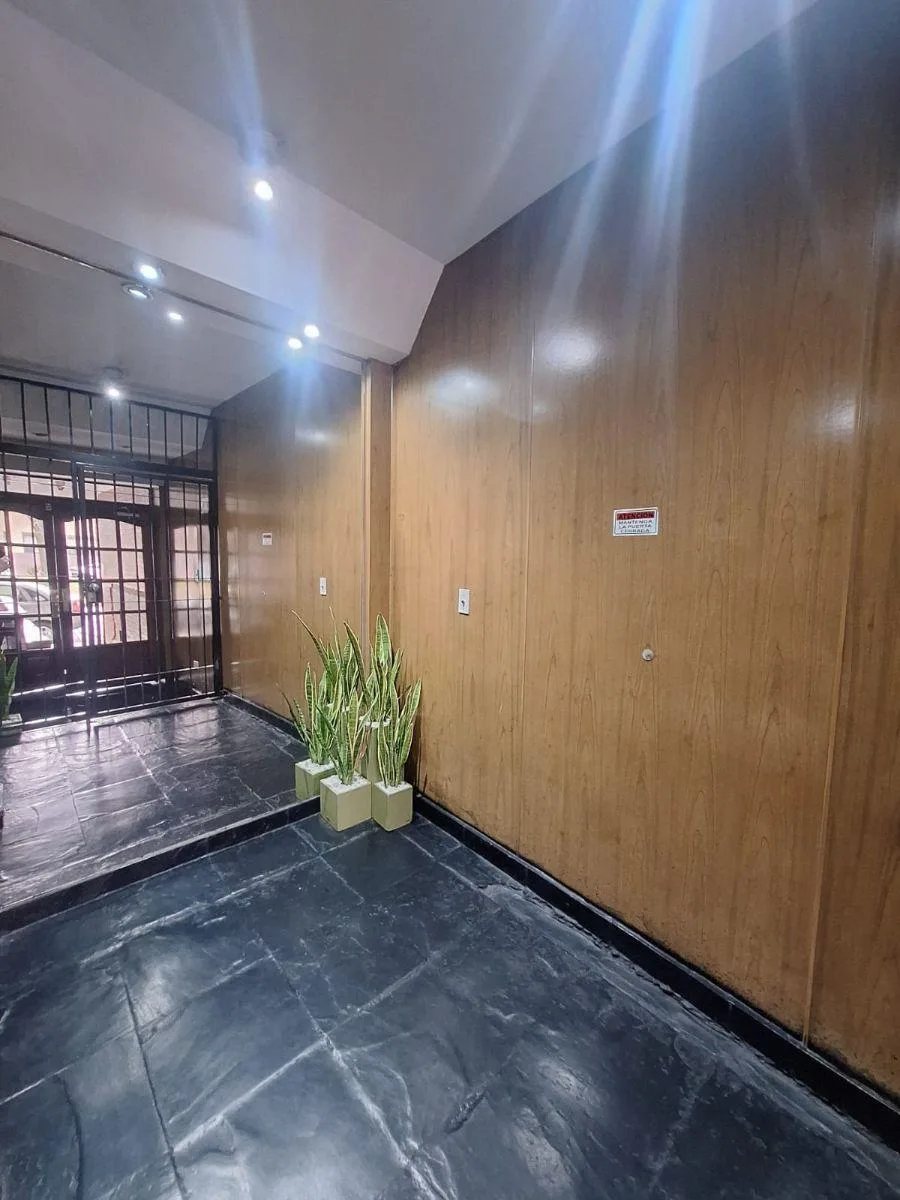 Amplio Monoambiente Al Frente con Balcon Av de Los Incas Piso 2